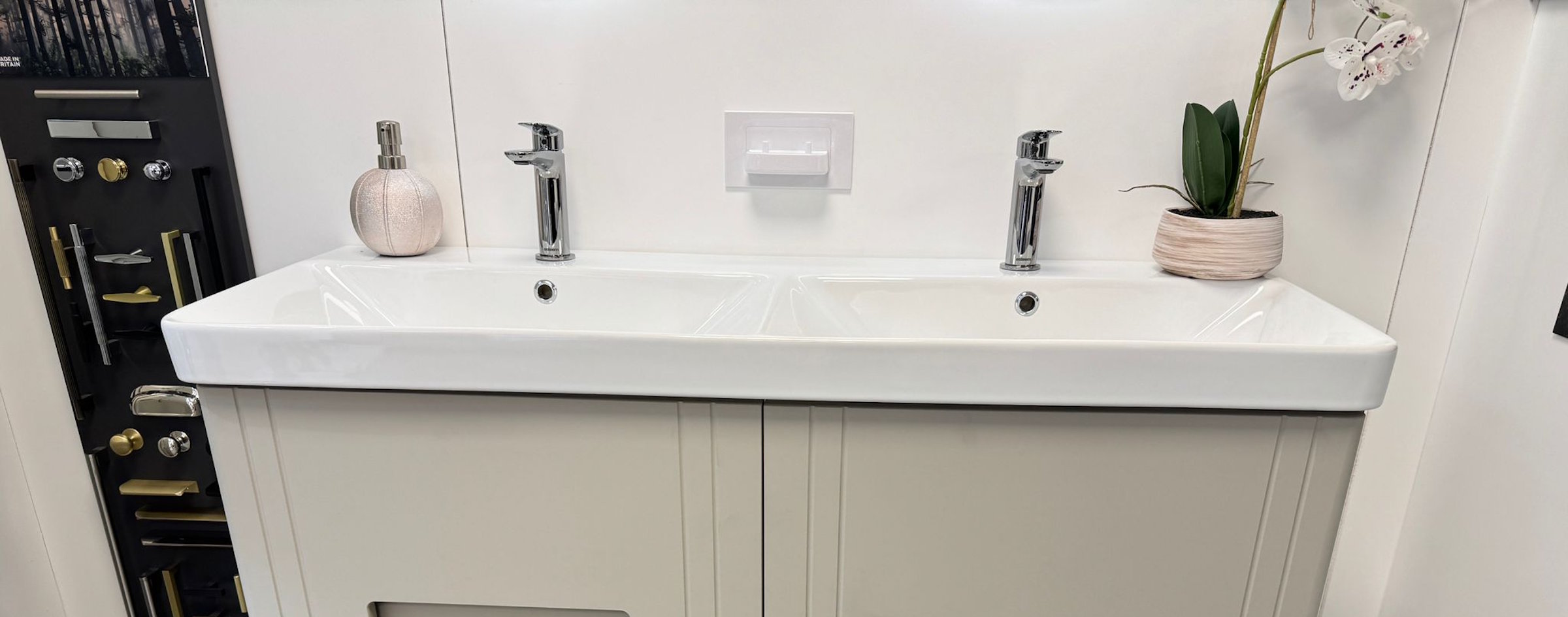 Showroom Desktop - 4