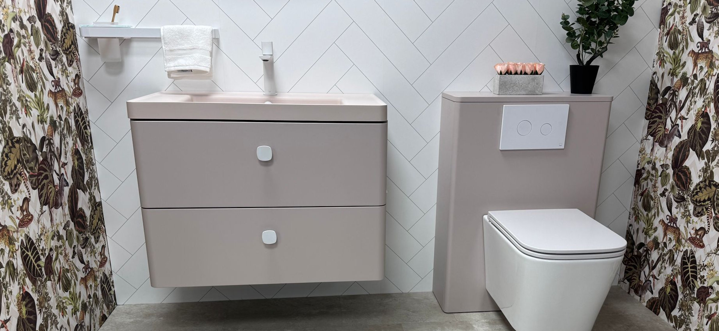 Showroom Desktop - 6